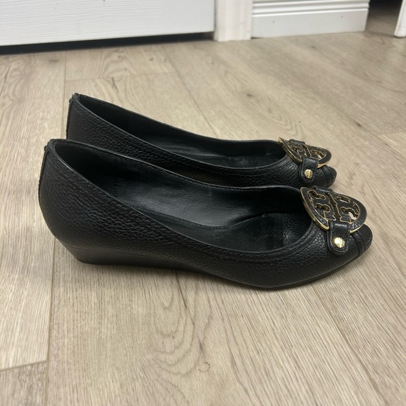 Tory Burch Black & Gold Wedged Heels - Picture 2 of 4